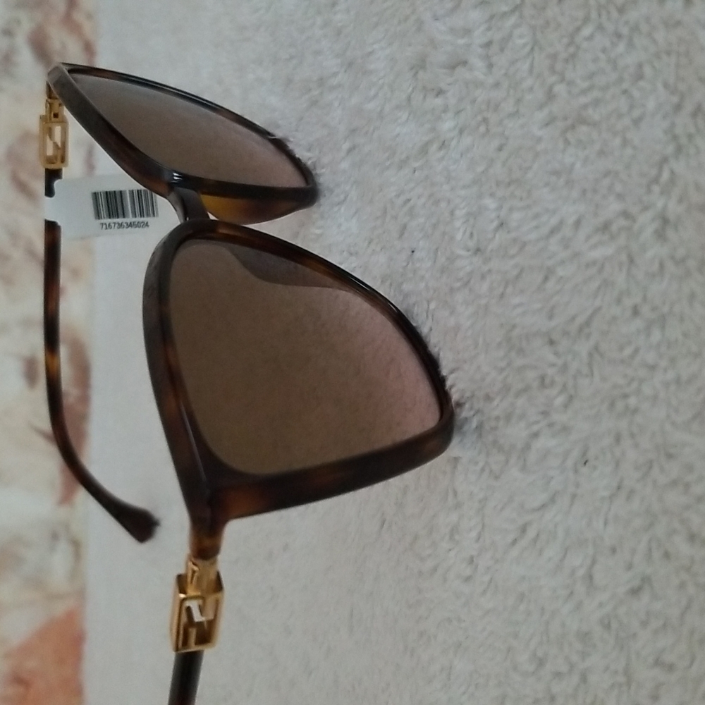 New Fendi Injection Plastic Cat-Eye Sunglasses - Picture 8 of 16